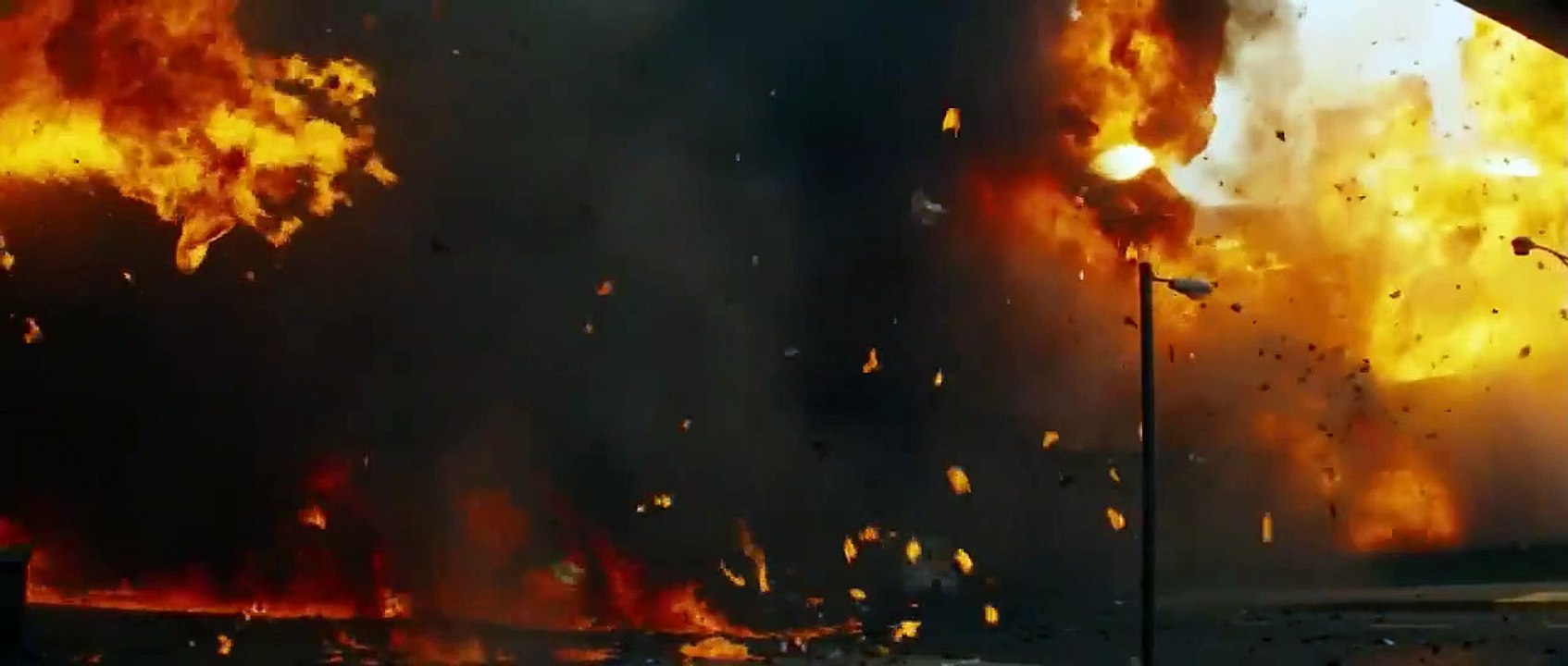 The Dark Knight - Official Trailer