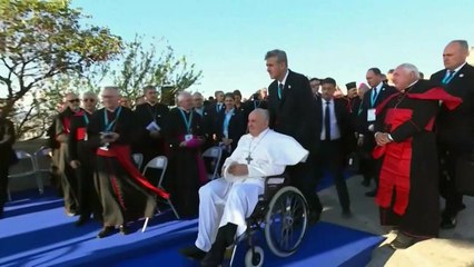 Papa Francisco pede a Europa que salve migrantes no mar