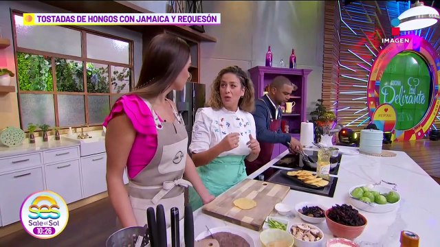 Prepara ricas Tostadas de Hongos con Jamaica y Requesón