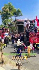 mau dosa takut ketawa... ups