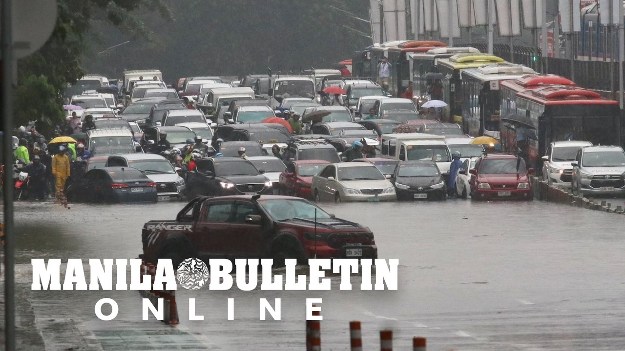 Waist-deep flood caused by heavy rain leaves vehicles stranded