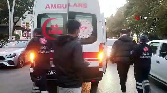 Gebze'de otomobil ile çarpışan motosiklet sürücüsü yaralandı