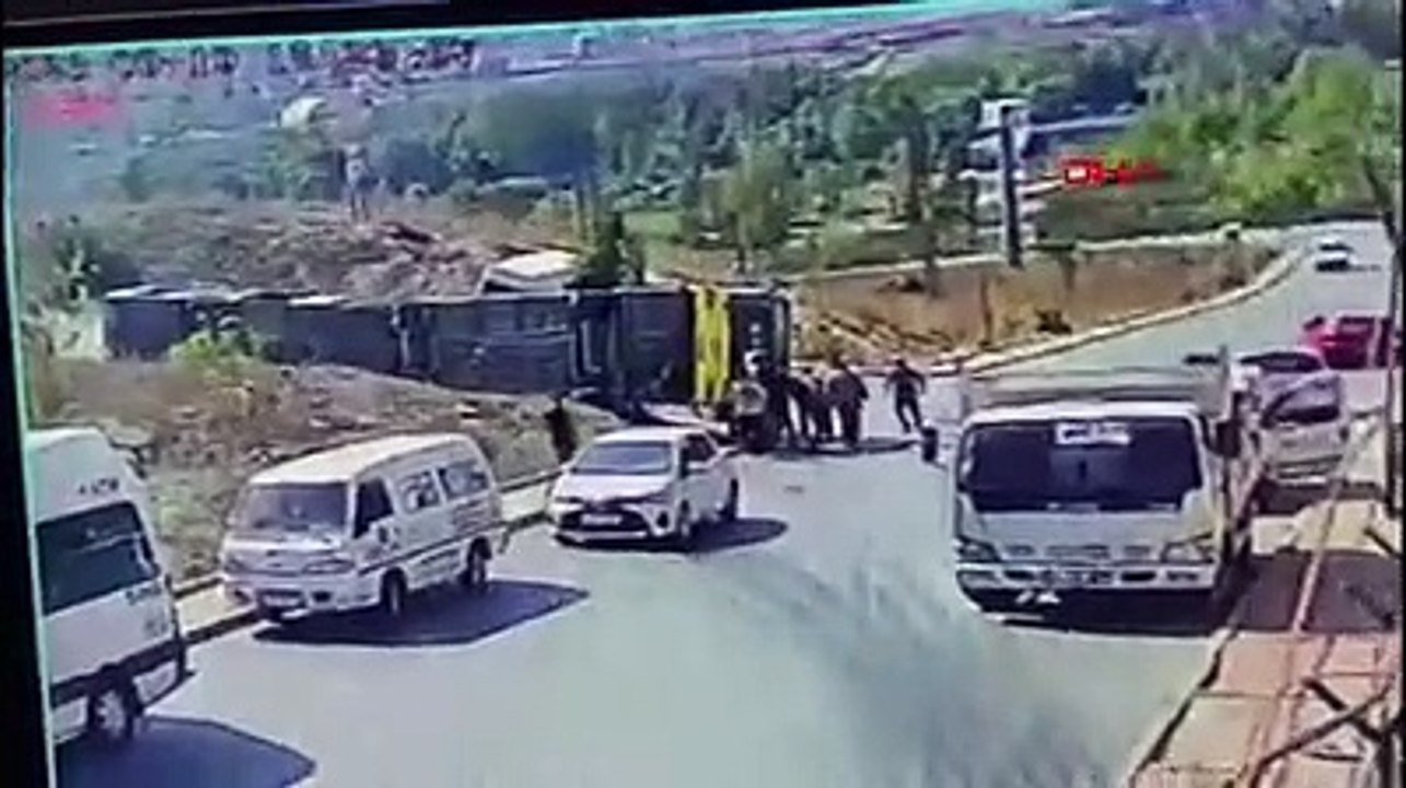 Devrilen İETT otobüsünün içinde kaza anı görüntüleri ortaya çıktı