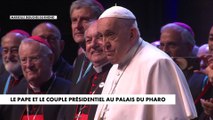 Le Pape François arrive pour cette session conclusive des rencontres