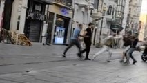 İstiklal Caddesi'nde çıkan kavga kamerada