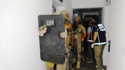 Rezidansta kilolarca eroin bulundu