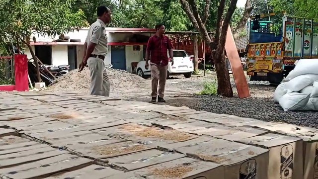 Smuggling under the cover of straw, English liquor worth Rs 32 lakh seized