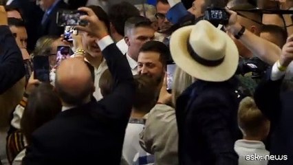 Zelensky in Canada accanto a Trudeau: "Vi sosterremo fino in fondo"