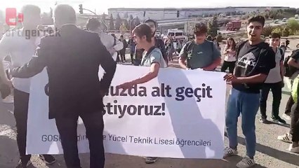 Lise öğrencilerinden dört öğrencinin öldüğü yolda üst geçit eylemi