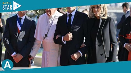 Le pape François à Marseille  son arrivée très remarquée au bras d’Emmanuel Macron