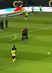 ماني يحتفل مع فيرمينو بعد تسجيل هدف النصر في الأهلي