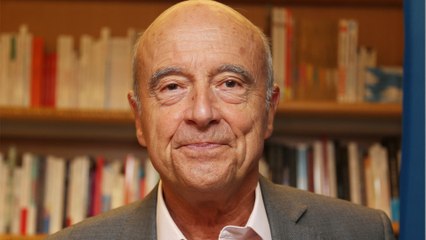 GALA VIDEO - Alain Juppé : ses chaussettes sont pour le moins surprenantes ! Découvrez pourquoi…