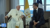 Macron y el papa Francisco: un encuentro privado breve y libros del Mediterráneo