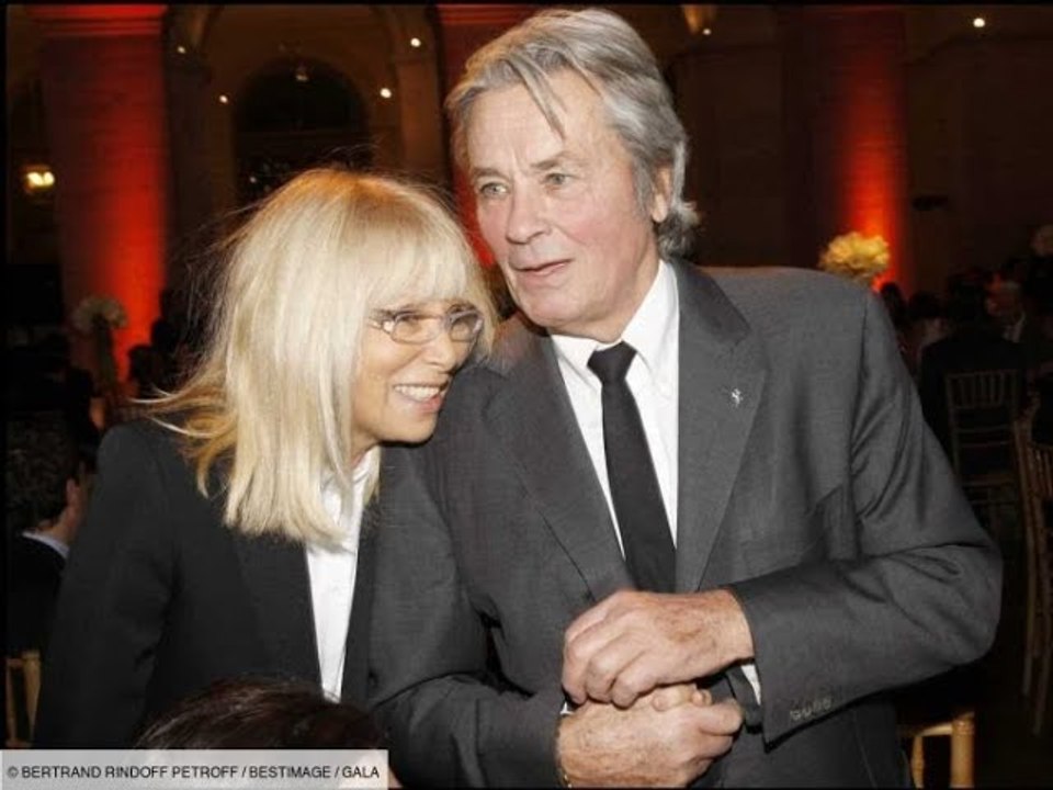 Mireille Darc : pourquoi elle n’a pas eu d’enfants avec Alain Delon