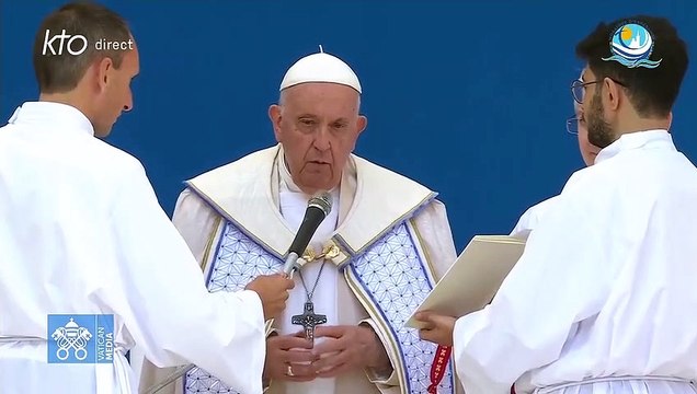 Le pape débute la célébration de la messe au Stade Vélodrome en prononçant quelques mots en Français