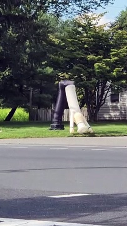 Inflatable Tube Man Has Got Some Moves