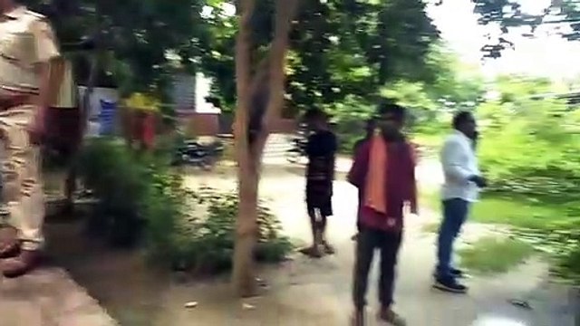 हाई स्पीड में टायर फटने से बोलेरो कार से भिड़ी, दंपती समेत तीन की मौत