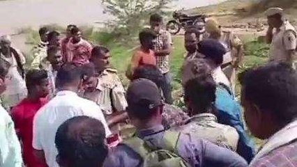 मछली पकड़ते समय पांच लोग नदी में बहे, दो लोग तैरकर निकले बाहर, देखें VIDEO