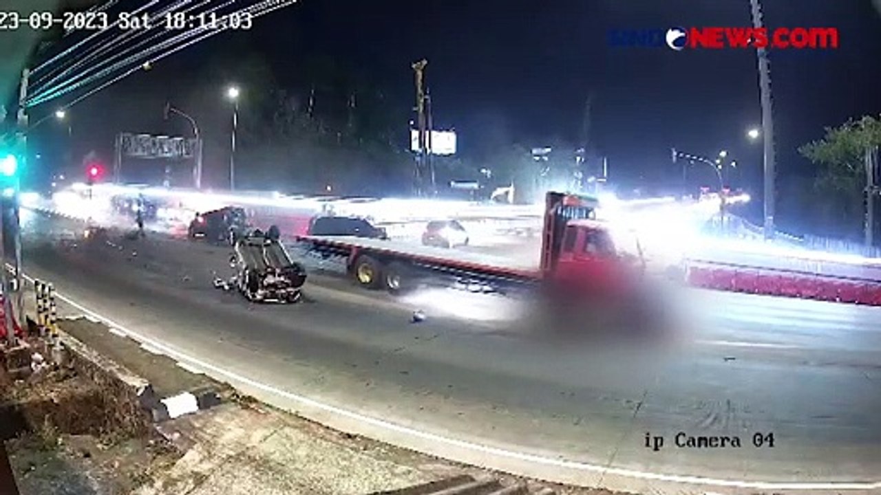 Video Detik-Detik Kecelakaan Maut di Exit Tol Bawen Semarang