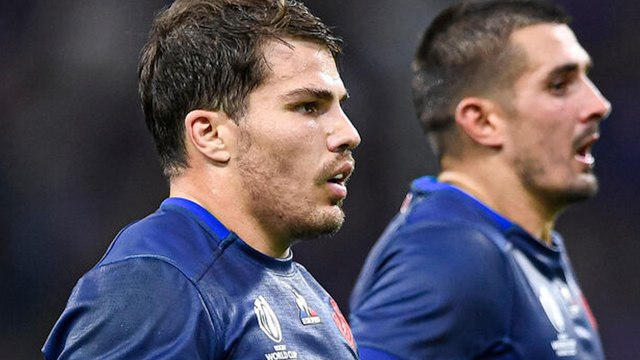 Antoine Dupont blessé : opération réussie, deux plaques posées, et retour en quart de finale ?