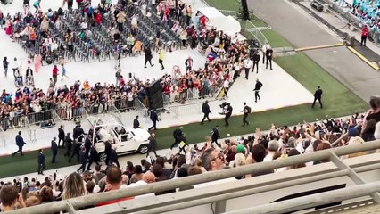 Messe pontificale: un public aux anges