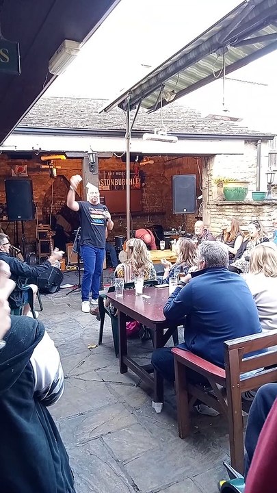 Glastonburghley 2023_auction