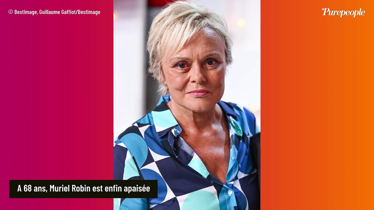 "Une bouteille de champagne presque chaque soir" : Muriel Robin devenue "une alcoolique mondaine", elle raconte