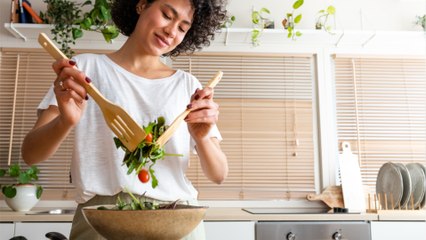 3 Foods That Accelerate Aging, According to Neuroscientists 🍽️