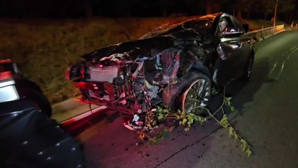 경부고속도로 신탄진 인근서 승용차 전복 사고 / YTN