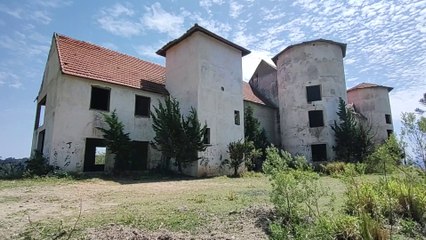 CASTELO ABANDONADO NO ALTO DA MONTANHA, deveria ter sido um hotel