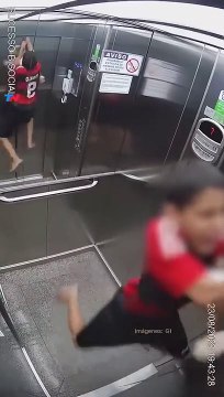 MILAGRO EN UN ASCENSOR_ un nene de 11 años salvó a su perrita de morir ahorcada I #Shorts