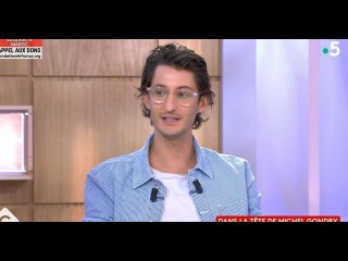"Braguette ouverte" : Pierre Niney "gêné", cette situation improbable sur le tournage d'un film très
