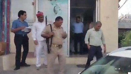 इटावा: डीएम ने अस्पतालों की चेकिंग के लिए टीम का किया गठन, कई अस्पतालों में मारा छापा