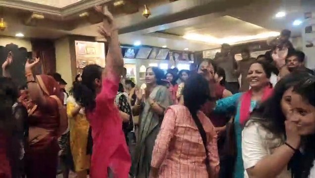 Radha Ashtami पर भक्तिरस में डूबकर जमकर नाचे भक्त, श्रीराधे के जयकारों से छोटी काशी बना बरसाना, देखें वीडियो