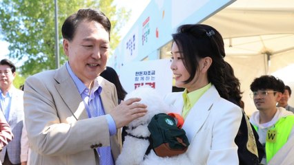 尹, 용산 '팔도 장터' 방문...추석 성수품 구입 / YTN