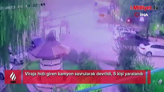 Virajı alamayan kamyonetin devrilme anı güvenlik kamerasında