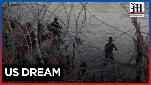 Migrants wade through river to cross US-Mexico border