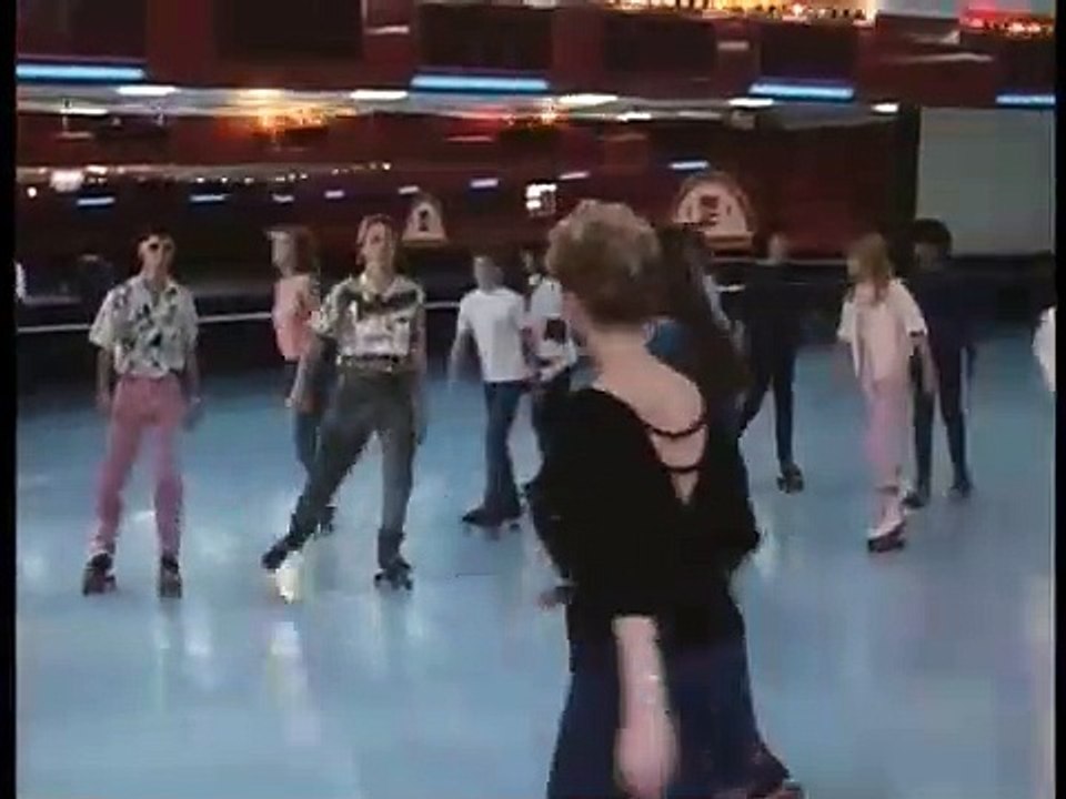 PLAYING BEATIE BOW (1986) 1h 28m. Director: Donald Crombie. Cast: Imogen Annesley, Peter Phelps, Mouche Phillips, Nikki Coghill, Moya O'Sullivan, Don Barker, Lyndel Rowe, Barbara Stephens, Damian Janko, Phoebe Salter, Su Cruickshank, Henry Salter.