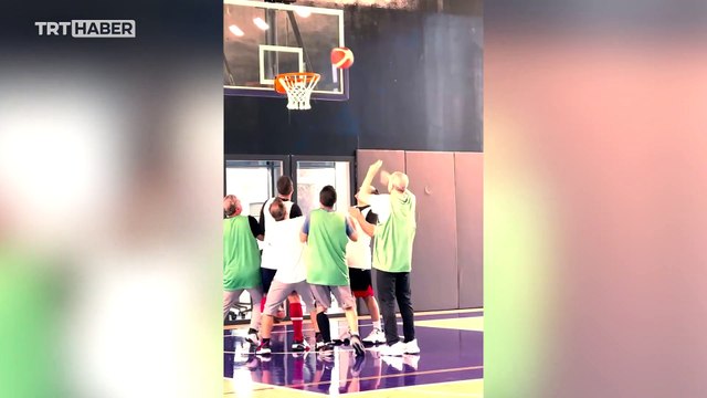 AK Parti'li Varank, Cumhurbaşkanı Erdoğan'ın basketbol oynarken çekilen görüntülerini paylaştı