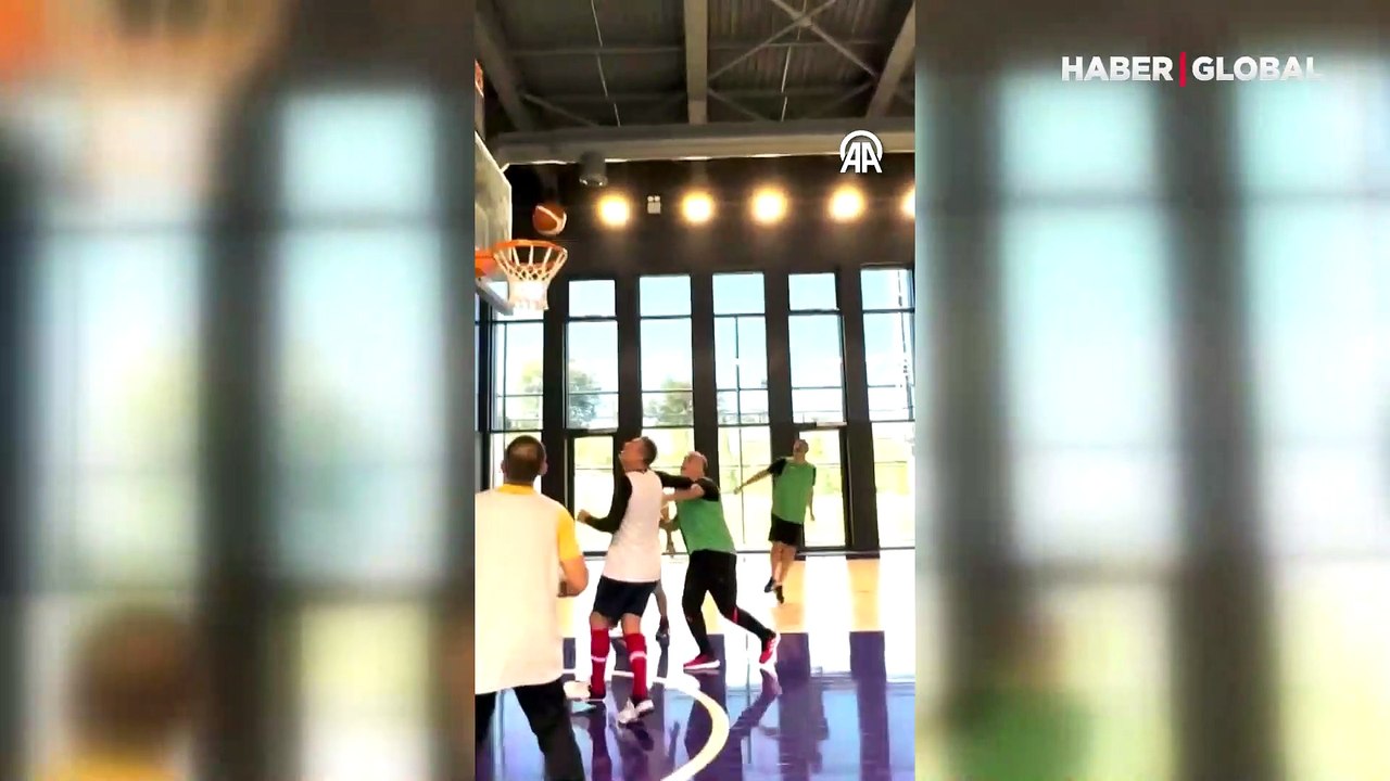 Cumhurbaşkanı Erdoğan basketbol oynadı: Hamza sen faul yaptın mı?