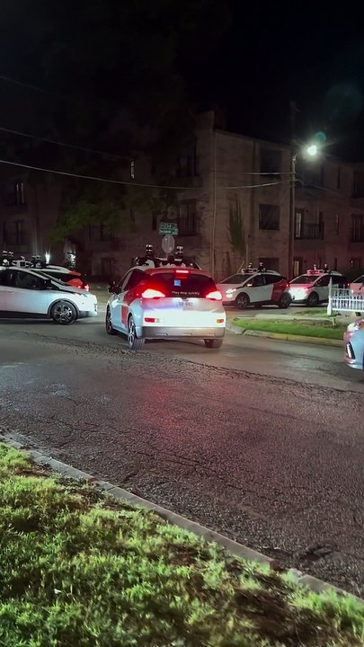 Self-Driving Cars Cause a Massive Traffic Jam i...