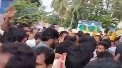 తూర్పు గోదావరి జిల్లా: రామవరంలో తీవ్ర ఉద్రిక్తత