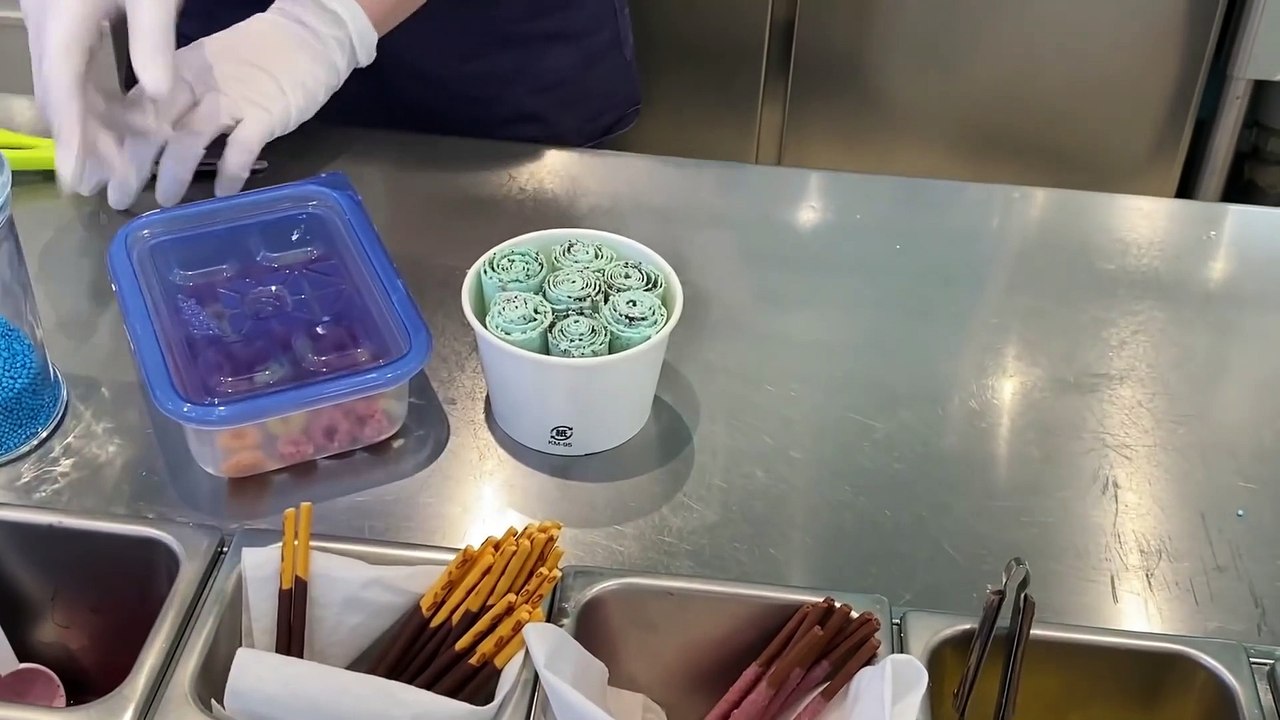 Japanese Street Food - Ice Cream Rolls