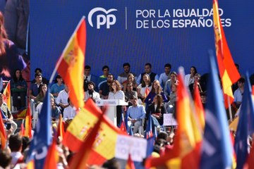 Ayuso aclamada al inicio de su discurso en la manifestación contra Sánchez