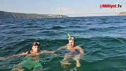 Selçuk Bayraktar, İstanbul Boğazı'nı yüzerek geçti
