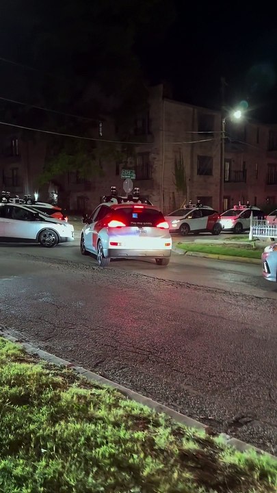 Self-Driving Cars Cause a Massive Traffic Jam i...