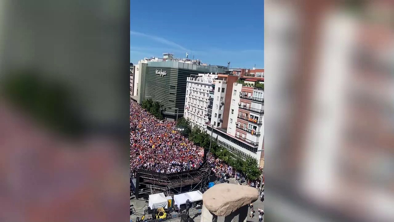 Baño de masas de Feijóo con más de 50.000 asistentes y el espaldarazo de Aznar, Rajoy y Ayuso contra Sánchez