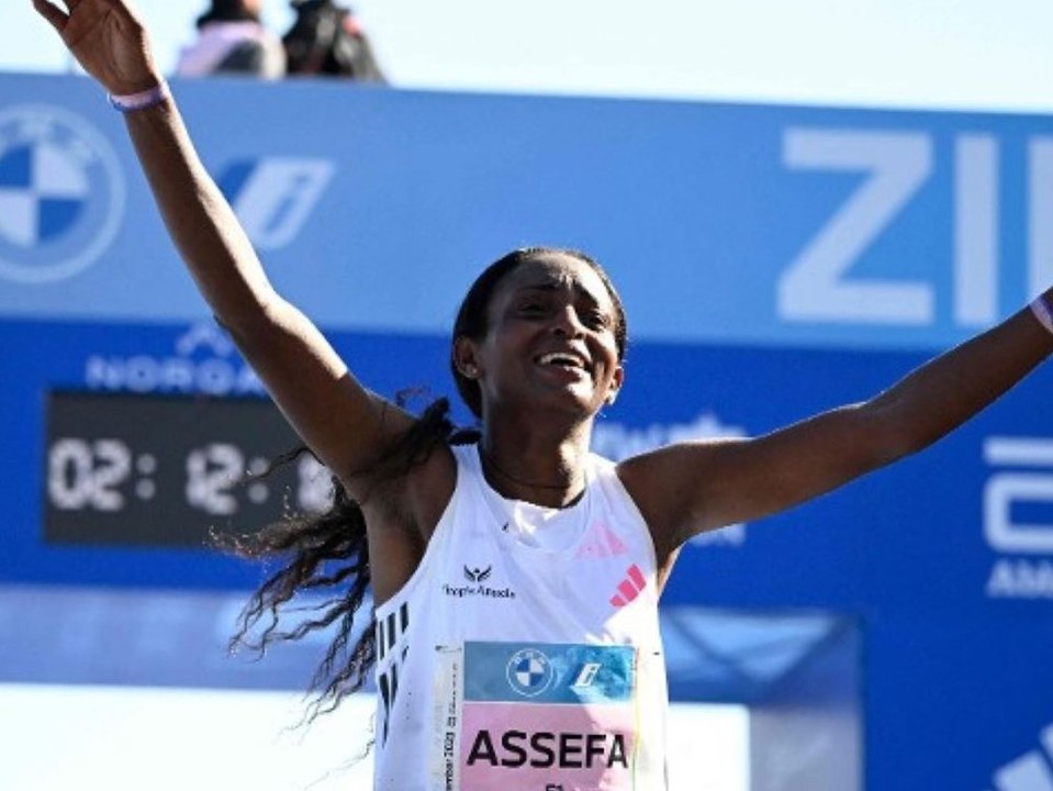 Berlin-Marathon: Tigist Assefa stellt neuen Weltrekord auf