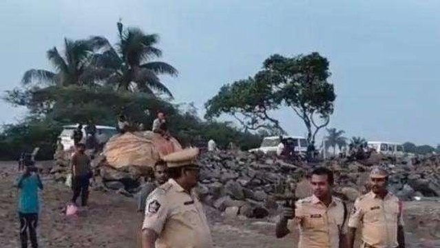 కాకినాడ జిల్లా: ఉప్పాడ తీరంలో ఎస్పీ తనిఖీలు