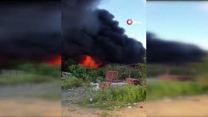 Arnavutköy'de yapı malzemelerinin satıldığı bir iş yerinde yangın çıktı. Bölgeye çok sayıda itfaiye ekibi sevk edildi.